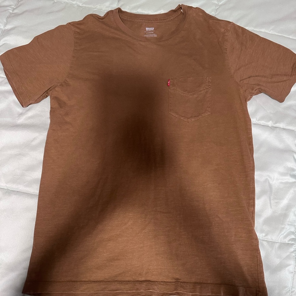 Levi’s Men’s standard fit Tee, Size M